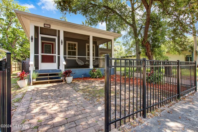 view of front facade with covered porch