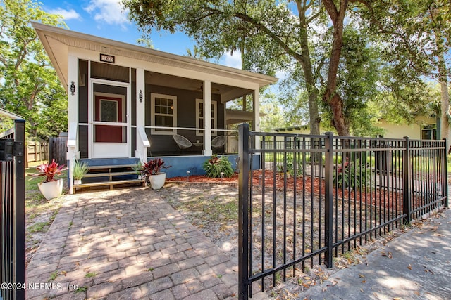 view of front of property with entry steps and fence