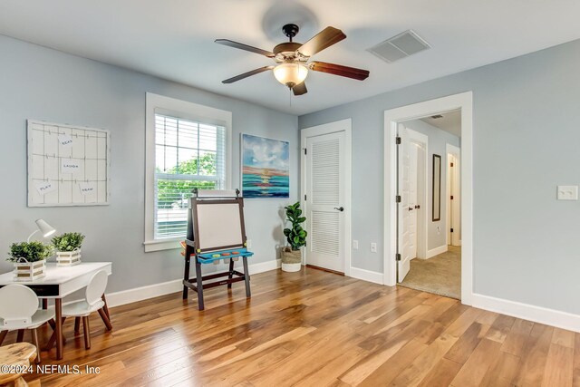 sitting room featuring light wood-type flooring and ceiling fan