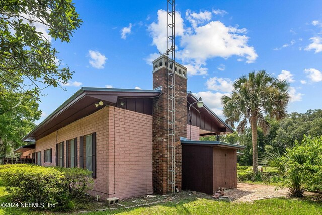 view of home's exterior