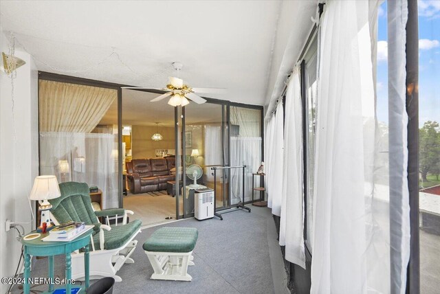 sunroom with ceiling fan