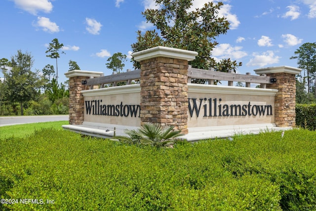 view of community / neighborhood sign