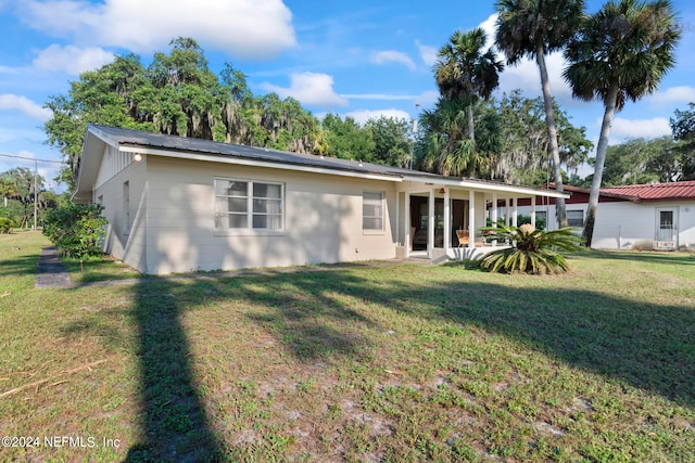 ranch-style house featuring a front lawn