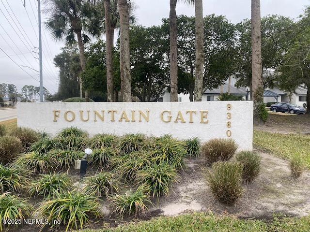 view of community / neighborhood sign