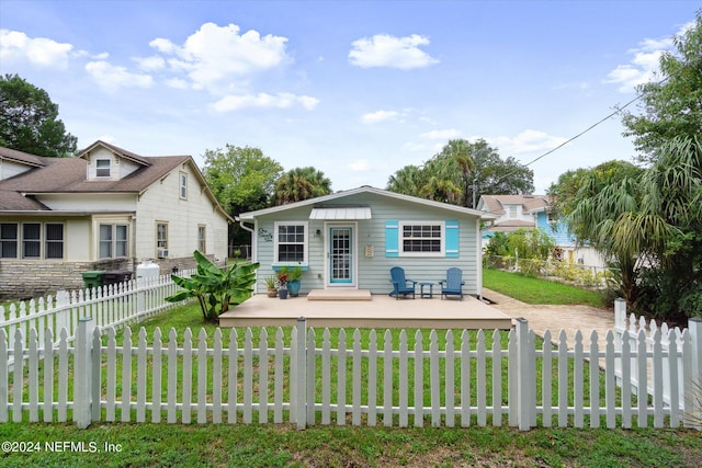 view of front facade with a fenced front yard and a front lawn