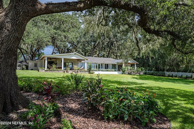 view of front of home featuring a front yard and fence