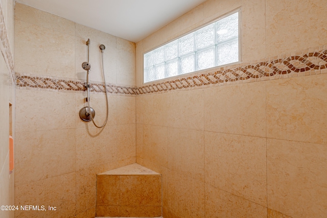 bathroom featuring a tile shower