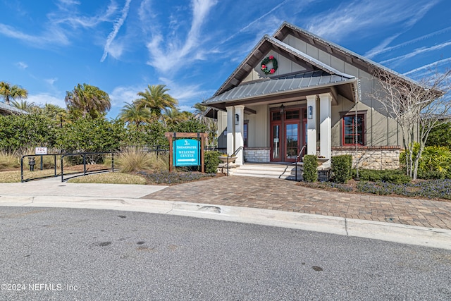 view of front of property featuring covered porch