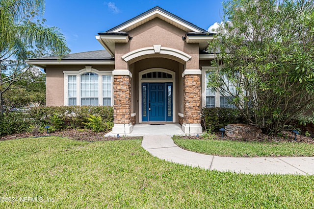 exterior space featuring a front yard