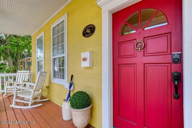 doorway to property featuring a porch