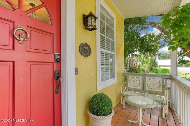 doorway to property with covered porch