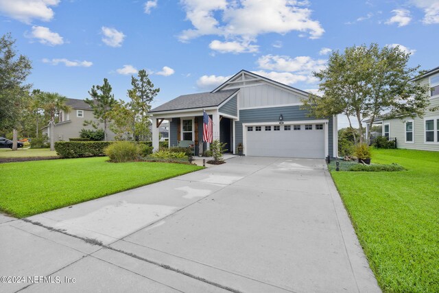 view of front of house featuring a front lawn and a garage