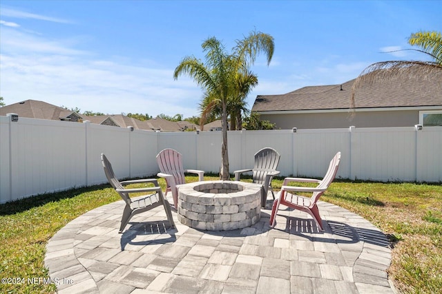 view of patio with an outdoor fire pit