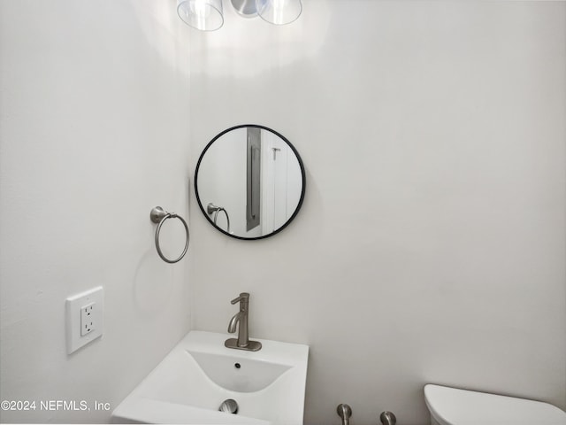 bathroom featuring toilet and a sink