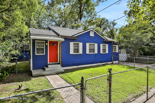 view of front of home featuring a front lawn