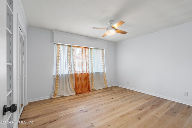 empty room with light hardwood / wood-style flooring and ceiling fan