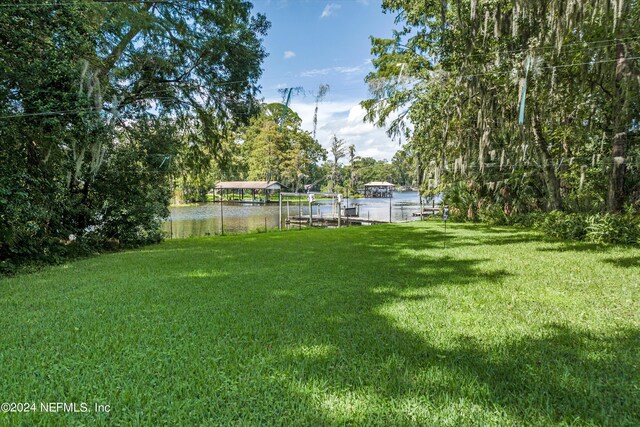 view of yard featuring a water view