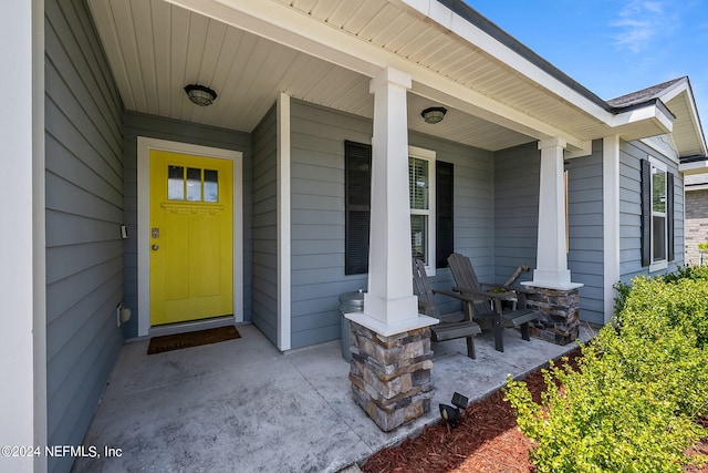 doorway to property with covered porch