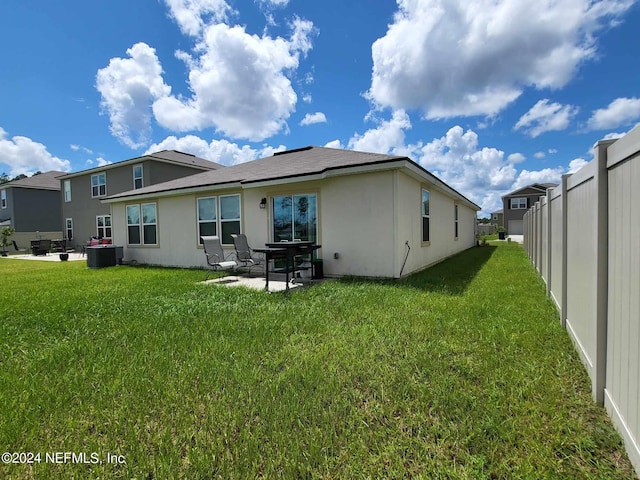 back of property featuring a patio area, fence, stucco siding, and a yard