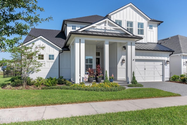 view of front of house with a front lawn