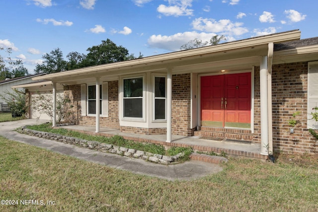 view of front of house featuring a front yard and a porch