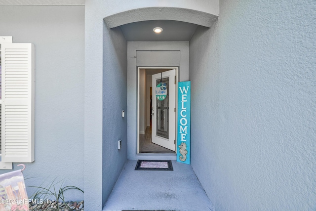 property entrance with stucco siding