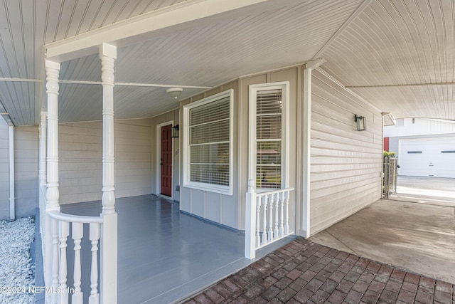 property entrance with covered porch