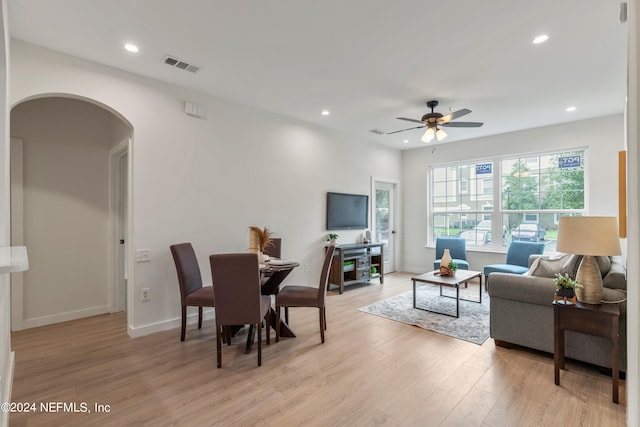 living room with light wood-type flooring and ceiling fan