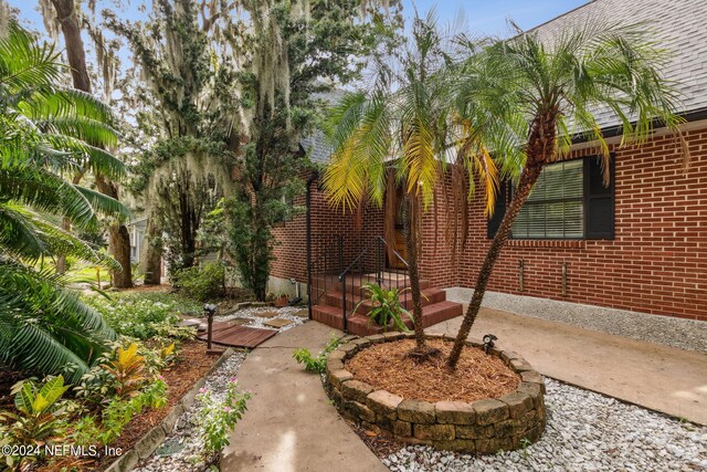 view of yard featuring a patio