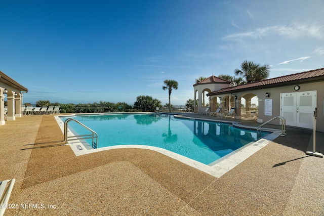 view of swimming pool featuring a patio