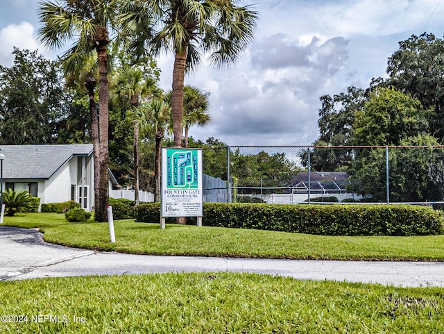 9360 Craven Rd Unit 504, Jacksonville, FL 32257 - surrounding community featuring fence and a lawn