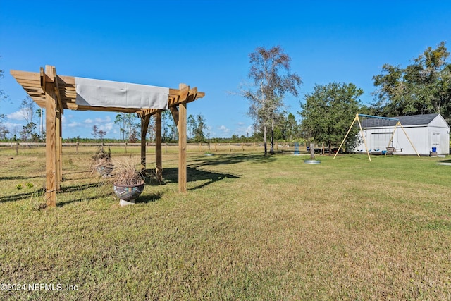 view of yard featuring a rural view