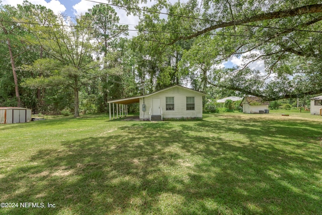 view of yard with a shed