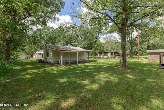 view of yard with a shed