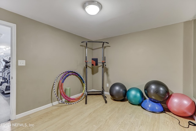 exercise area with light hardwood / wood-style floors