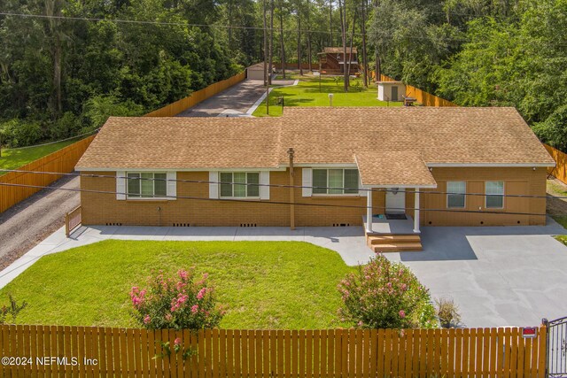 view of front of home with a front yard