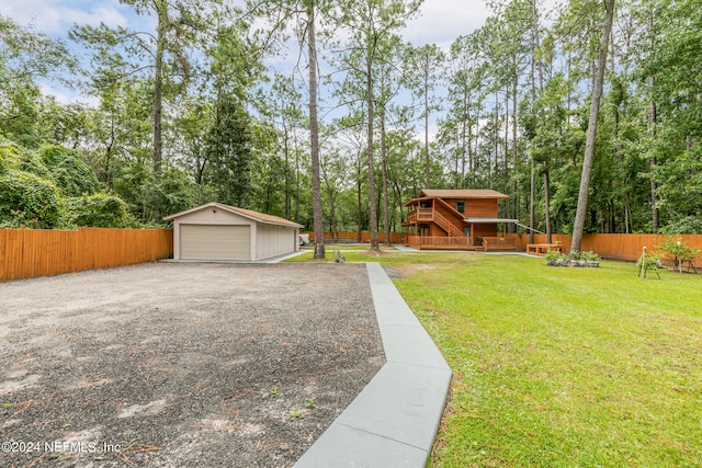 view of yard with an outbuilding and a garage