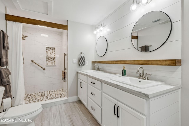 bathroom with vanity, toilet, a shower with curtain, and backsplash