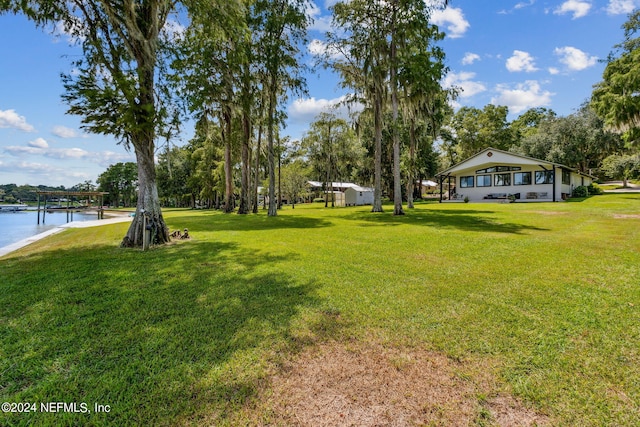 view of yard featuring a water view