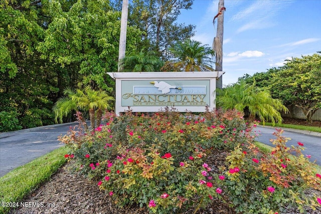 view of community / neighborhood sign