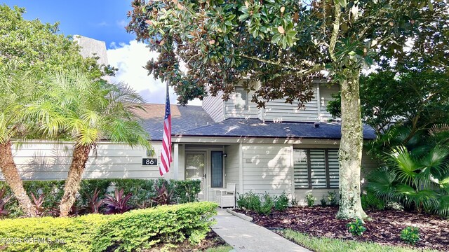 view of front of property