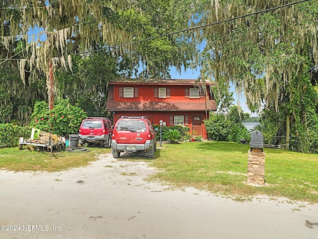 view of front facade featuring a garage and a front yard