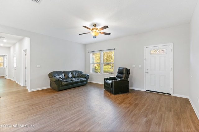 living area featuring light wood-type flooring and ceiling fan