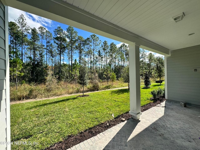 view of yard featuring a patio