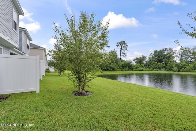 view of yard featuring a water view