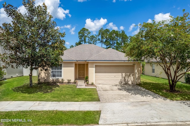 view of front of property featuring a front lawn and a garage