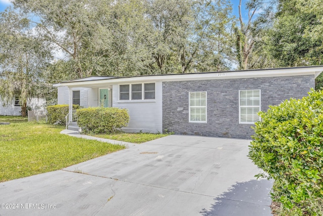 view of front of home with a front lawn