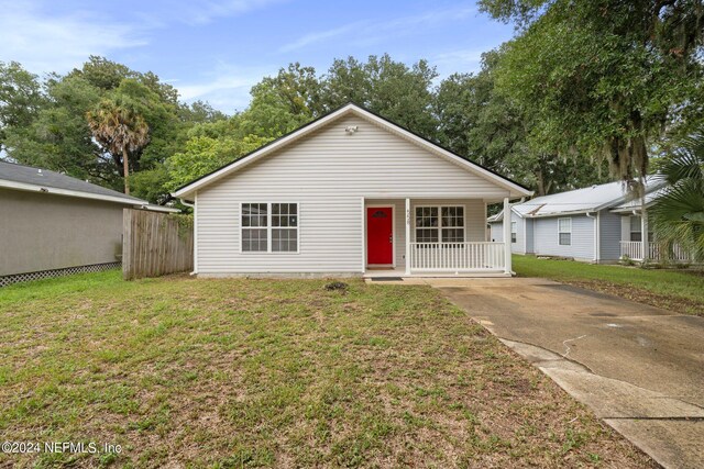 view of front of house featuring a front lawn and a porch