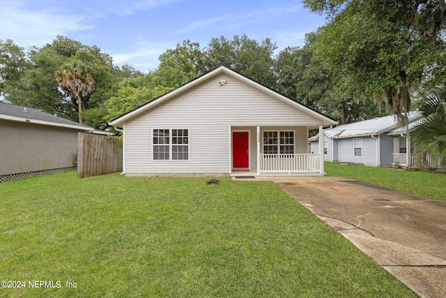 view of front of house featuring covered porch and a front lawn