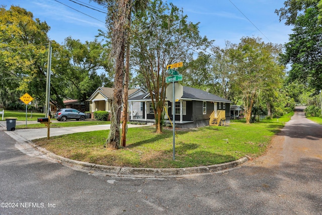 ranch-style house featuring a front yard and a porch